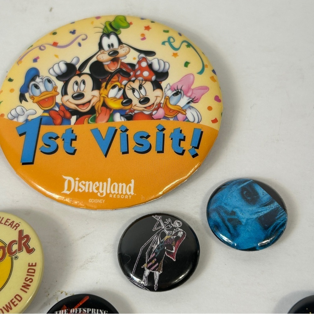 Buttons Collection with Colorful Designs - Picture 4 of 7